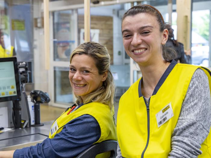LEntrepot_du_bricolage_ Hote_de_service_clients