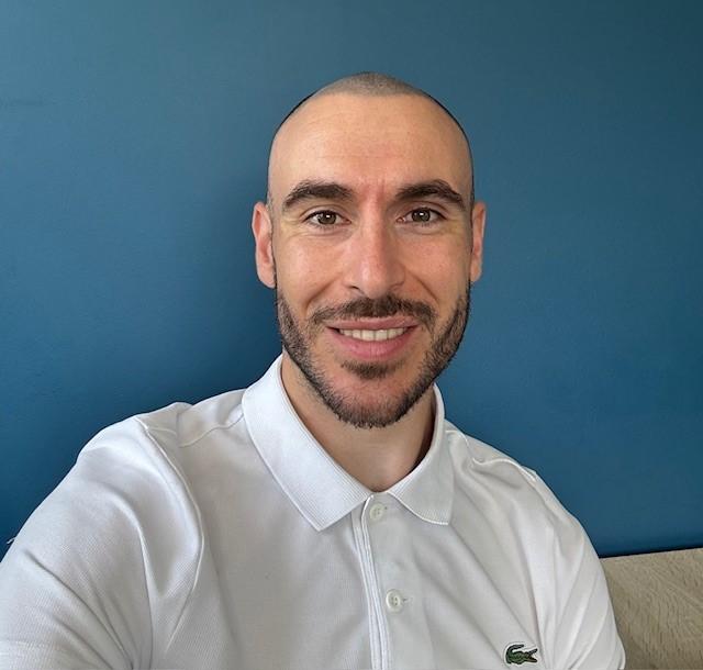 Pierre Borel, Directeur de magasin