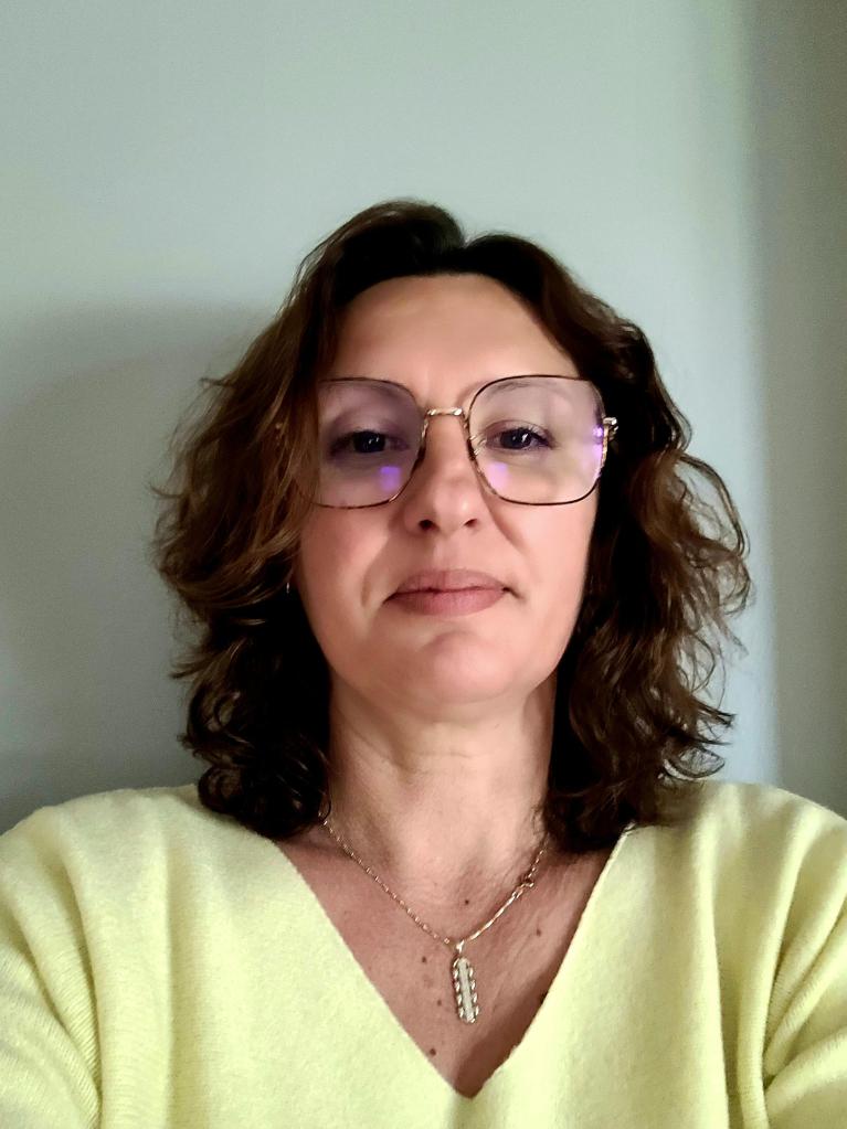 Prisicilia, Chargée de recrutement à L'Entrepôt du Bricolage