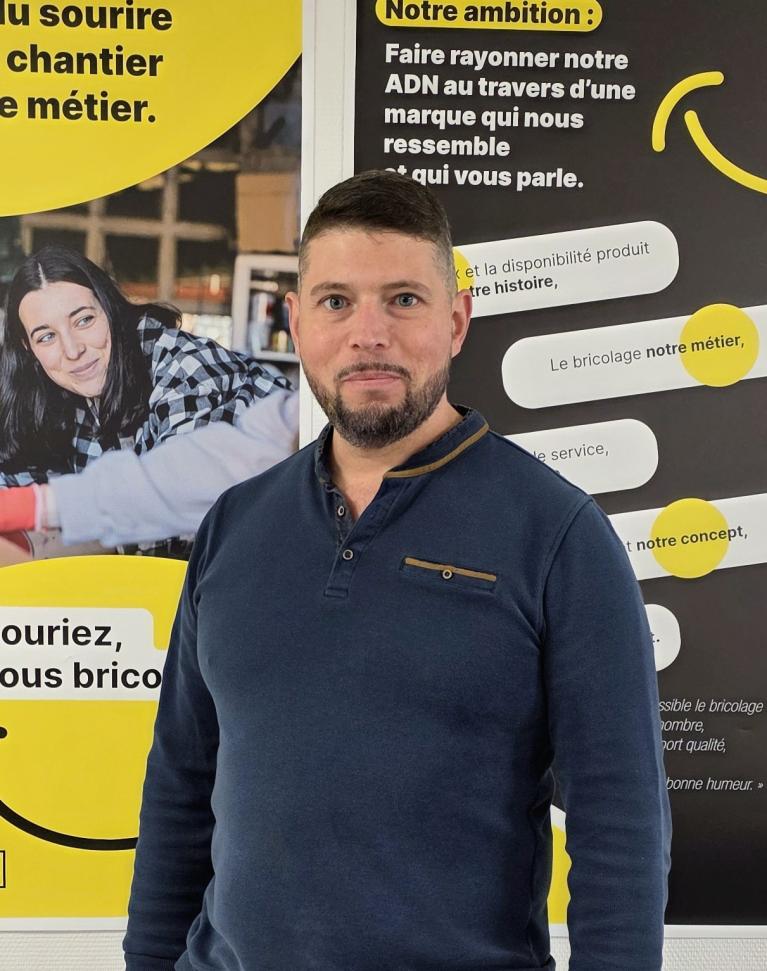 Brian, Directeur de magasin